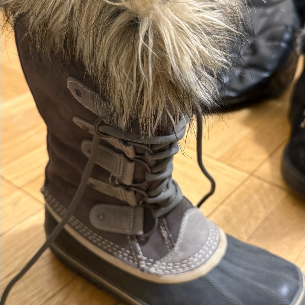 SOREL Joan of Arc grey boots